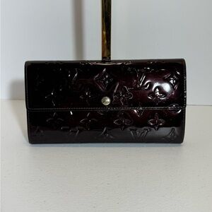 AUTHENTIC Louis Vuitton Vernis Embossed Women's Clutch/Wallet in Burgundy